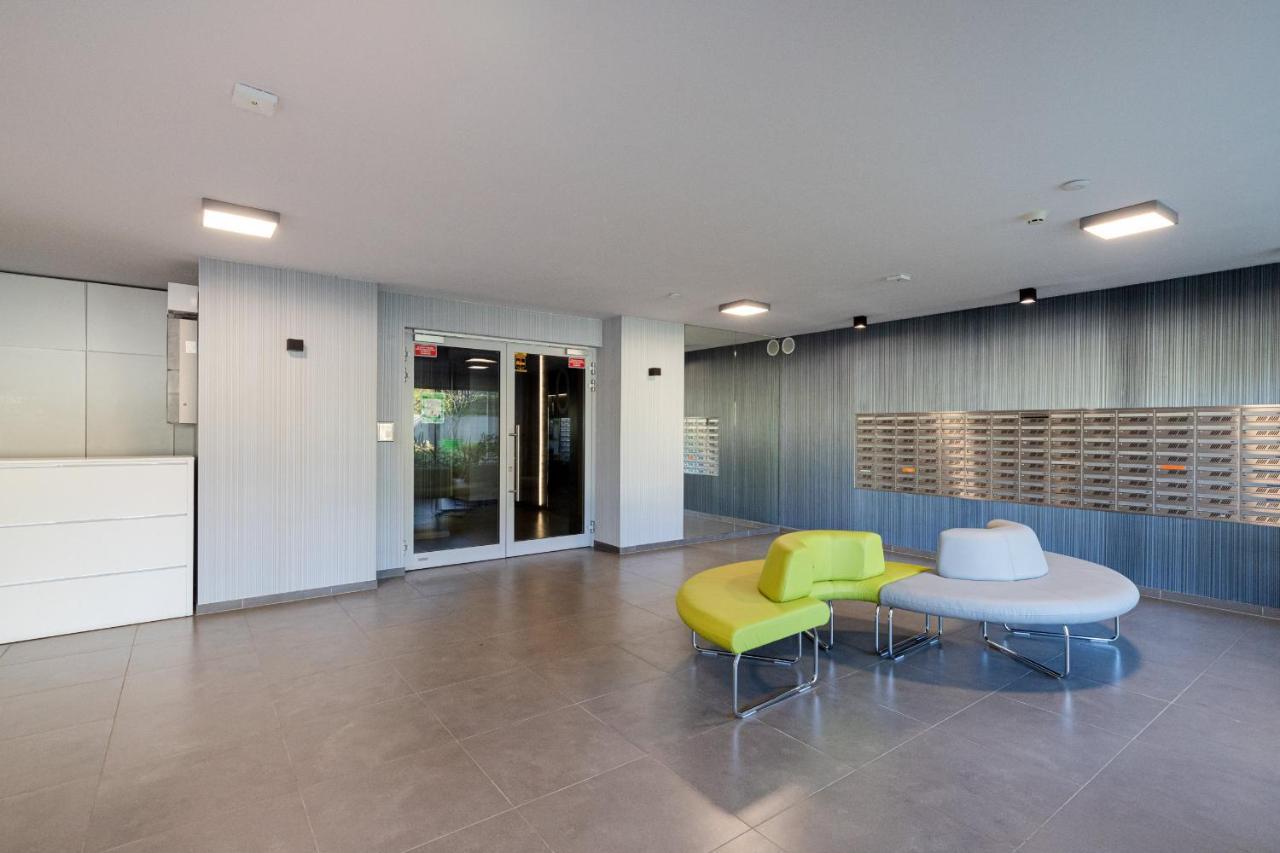 Modern Apartment With Balcony By Noclegi Renters Gdaňsk Exteriér fotografie